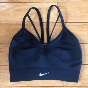 Nike Strappy Seemless Sports Bra - Size Small
